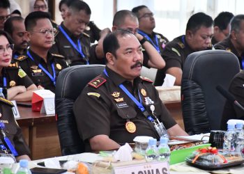 Kajati Jambi Sugeng Hariadi, S.H., M.H., bersama jajaran mengikuti Rapat Kerja Nasional Kejaksaan RI Tahun 2026 secara virtual dari Kejaksaan Tinggi Jambi, Selasa (13/1/2026).