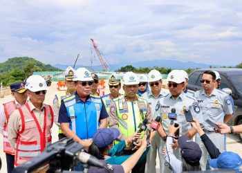 Direktur Utama Jasa Raharja Muhammad Awaluddin bersama Kakorlantas Polri Irjen Pol. Agus Suryonugroho dan jajaran Kementerian Perhubungan serta PT Jasa Marga memberikan keterangan pers usai meninjau kesiapan Tol Yogyakarta–Bawen Seksi 6 di Interchange Purwomartani, Sleman, DIY, Jumat (23/1/2026) (Dok. Humas JR Jambi)