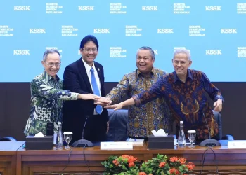 Para anggota Komite Stabilitas Sistem Keuangan (KSSK) saat Rapat Berkala KSSK I Tahun 2026 di Jakarta, Jumat (23/1/2026) (Dok. Humas OJK)