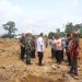 Bupati Muaro Jambi Dr. Bambang Bayu Suseno meninjau lokasi pembangunan gerai Koperasi Desa Merah Putih (KDMP) di Kecamatan Taman Rajo, Kamis (15/1/2026). (Dok: Rahmat)