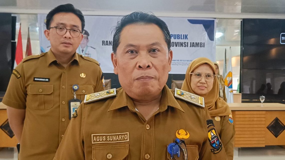 Kepala Bappeda Provinsi Jambi, Agus Sunaryo saat dikonfirmasi di ruang kerjanya. (Dok: Rahmat)