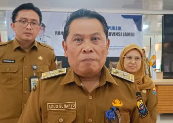 Kepala Bappeda Provinsi Jambi, Agus Sunaryo saat dikonfirmasi di ruang kerjanya. (Dok: Rahmat)