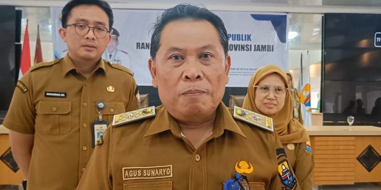 Kepala Bappeda Provinsi Jambi, Agus Sunaryo saat dikonfirmasi di ruang kerjanya. (Dok: Rahmat)