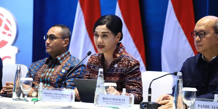 Ketua Dewan Komisioner OJK, Friderica Widyasari Dewi, dalam Dialog Pasar Modal yang digelar di Main Hall Bursa Efek Indonesia, Jakarta. (Dok: OJK)