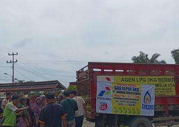Pertamina saat menyalurkan gas LPG 3 KG di Kabupaten Merangin.