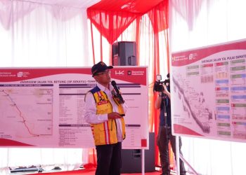 EVP Sekretaris Perusahaan Hutama Karya, Mardiansyah saat memaparkan progres pekerjaan tol Betejam. (Dok: Rudi)