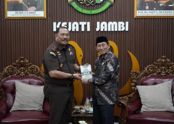 Kepala Kejati Jambi Sugeng Hariadi menerima kunjungan Ketua MUI Provinsi Jambi Dr. H. M. Yusuf Umar beserta jajaran untuk memperkuat sinergi sosialisasi KUHP dan KUHAP baru di Jambi.
