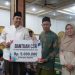 Bupati Merangin, M. Syukur saat memberikan bantuan saat safari ramadhan di Masjid Arafah, Desa Sungai Sahut, Kecamatan Tabir Selatan, Kamis (26/02). (Dok: Rudi)