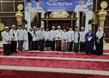 Sekretaris Daerah (Sekda) Provinsi Jambi Dr. H. Sudirman, SH, MH menggelar kegiatan Malam Nisfu Sya’ban di Masjid Agung Al-Falah Jambi.