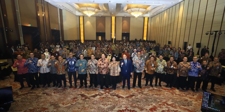 Pimpin OJK saat menghadiri Peluncuran Roadmap tersebut dilakukan dalam forum “Peringatan 1 Tahun Kegiatan Usaha Bulion di Jakarta. (Dok: Humas OJK)