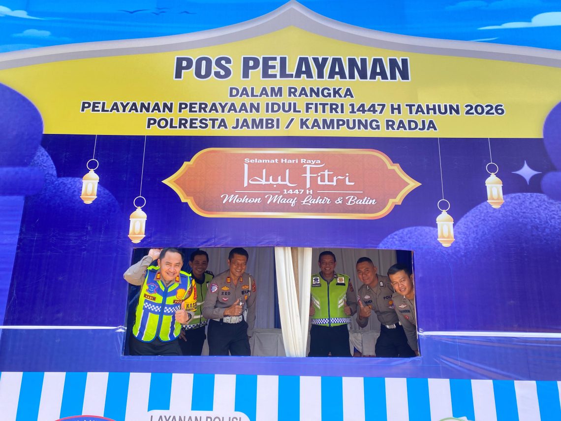 Kasat Lantas Polresta Jambi AKP Hadi Siswanto bersama jajaran Satlantas melakukan pengecekan kesiapan Pos Pam Operasi Ketupat 2026 di sejumlah titik di Kota Jambi, Kamis (12/3/2026). (Dok: Alpin)