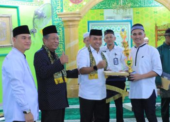 Wakil Gubernur Jambi Abdullah Sani memberikan tausiyah saat penutupan pesantren kilat Ramadhan di Lembaga Pemasyarakatan Kelas IIA Jambi, Kamis (12/3/2026). (Dok: Rahmat)