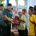 Bupati Merangin M. Syukur saat menghadiri buka puasa bersama ratusan petugas kebersihan atau “Pasukan Oranye” di Pendopo Rumah Dinas Bupati Merangin, Jumat (13/3).