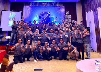 Perayaan anniversary ke-9 Luminor Hotel Jambi berlangsung meriah dengan prosesi pemotongan tumpeng dan kue ulang tahun sebagai simbol rasa syukur atas perjalanan “9 Magical Years”. (Dok: Alpin)