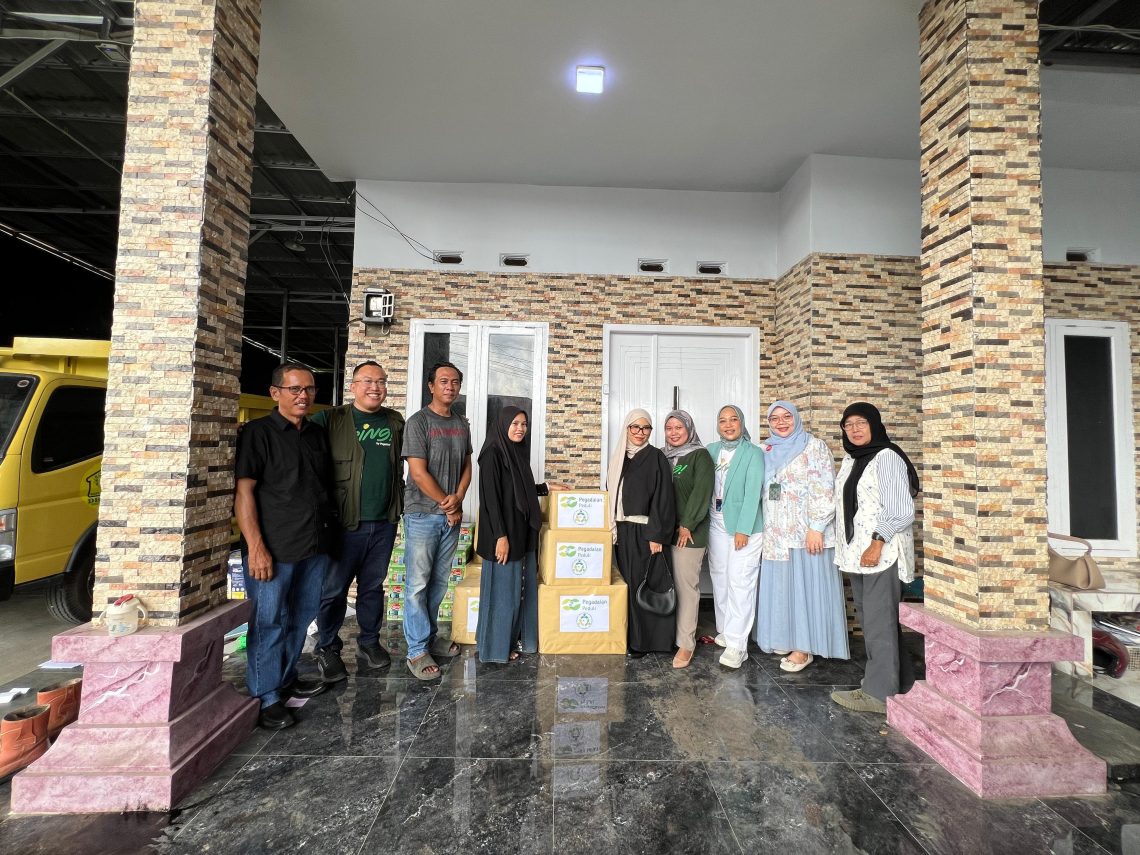 PT. PEGADAIAN Area Jambi-Bengkulu Apresiasi Pengelola Bank Sampah Pegadaian di Kota Jambi. (Dok: Rahmat)