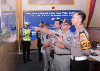 Direktur SDM & Umum Jasa Raharja, Rubi Handojo, meninjau kesiapan petugas di Pos Pelayanan Terpadu Karanglo, Malang, Jawa Timur, Rabu (25/3/2026). (Dok: Humas JR Jambi)