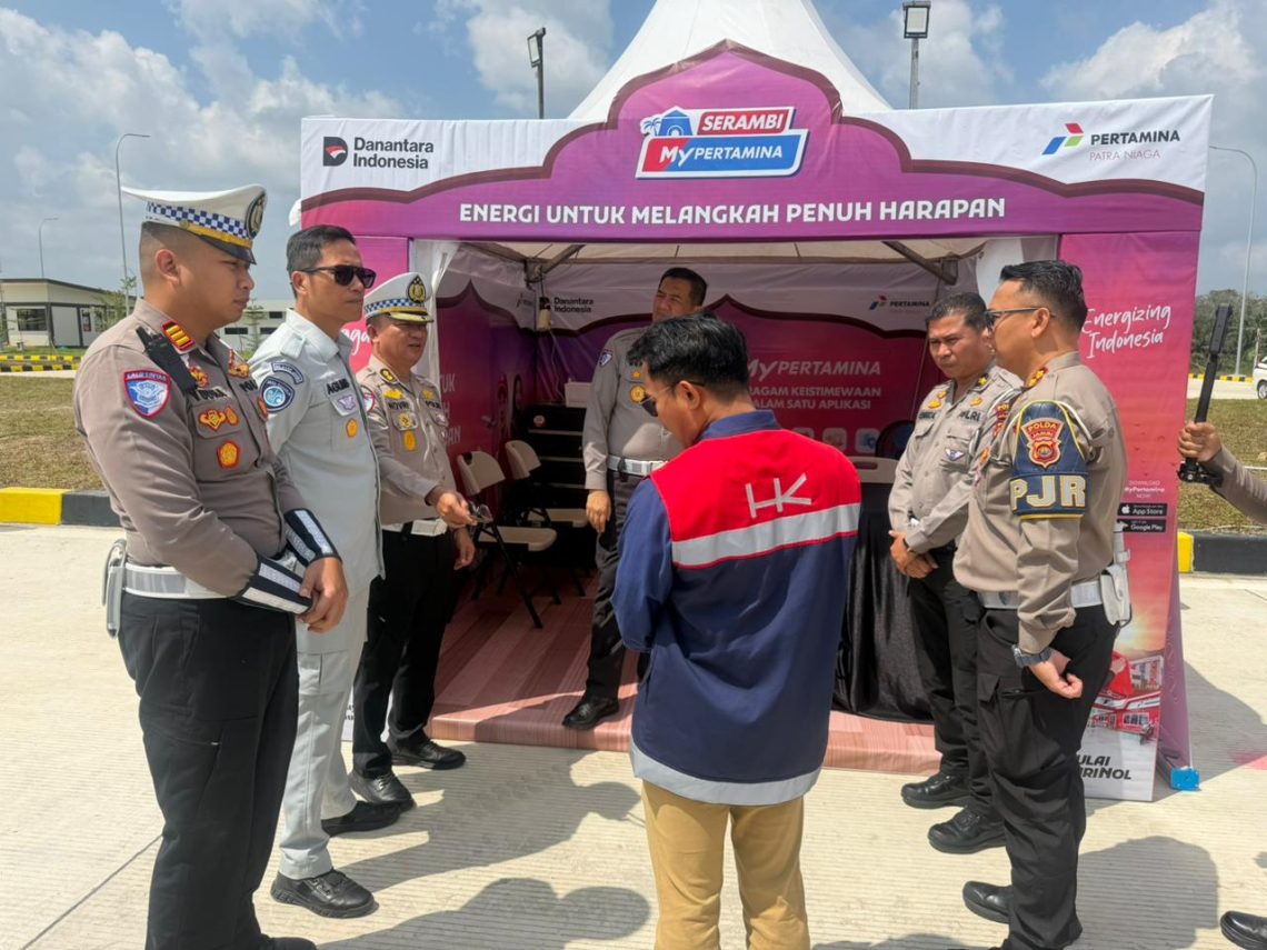 Peninjauan Tol – Direktorat Lalu Lintas Polda Jambi bersama PT Jasa Raharja Kantor Wilayah Jambi meninjau kesiapan infrastruktur di ruas Tol Tempino–Simpang Ness, Jambi, Selasa (10/3/2026). (Dok. Rudi)
