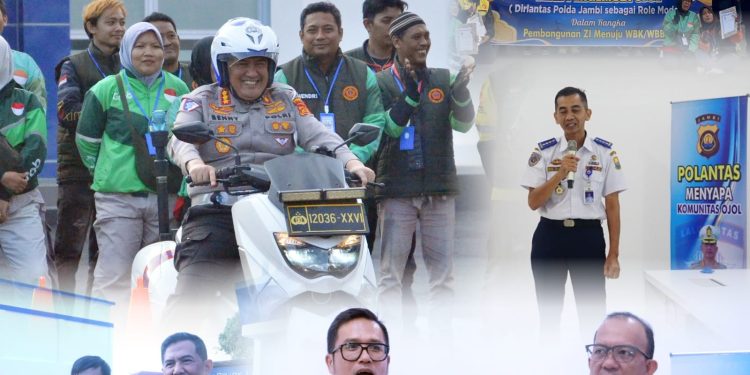 Dirlantas Kepolisian Daerah Jambi Kombes Pol Adi Benny Cahyono bersama perwakilan PT Jasa Raharja memperagakan teknik berkendara aman saat pelatihan Safety Riding bagi ratusan pengemudi ojek online di Mapolda Jambi, Selasa (10/3/2026). (Dok: Alpin)