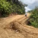 Petugas Dinas Pekerjaan Umum dan Penataan Ruang (PUTR) Provinsi Jambi melakukan persiapan perbaikan jalan di Desa Ranah Pemetik, Kabupaten Kerinci. (Dok: Rahmat)