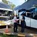 Pemeriksaan ramp chek bus oleh petugas di Terminal Alam Barajo. (Dok: Rudi)