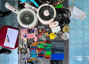 Petugas Lembaga Pemasyarakatan Kelas IIA Jambi menemukan sejumlah alat bukti saat melakukan razia rutin di Blok Hunian B1 Lapas Kelas IIA Jambi, Kota Jambi. (Dok: Rahmat)