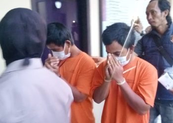 Dua pelaku pembacokan sadis yang menewaskan seorang warga di Alam Barajo berhasil diamankan di Polsek Kotabaru. (Dok: Alpin)