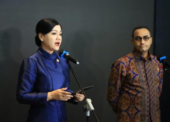 Ketua Dewan Komisioner OJK Friderica Widyasari Dewi bersama jajaran menyampaikan komitmen penguatan reformasi pasar modal Indonesia menyusul pengakuan positif dari MSCI terhadap peningkatan transparansi dan tata kelola. (Dok: OJK Jambi)