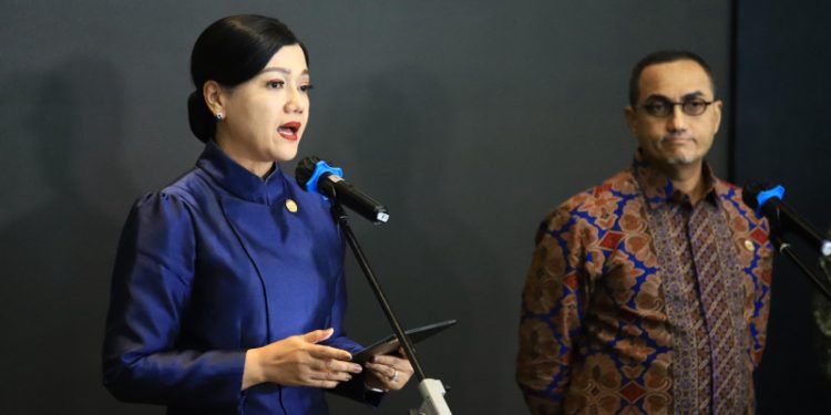Ketua Dewan Komisioner OJK Friderica Widyasari Dewi bersama jajaran menyampaikan komitmen penguatan reformasi pasar modal Indonesia menyusul pengakuan positif dari MSCI terhadap peningkatan transparansi dan tata kelola. (Dok: OJK Jambi)
