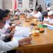 Bupati Muaro Jambi Bambang Bayu Suseno memimpin rapat koordinasi penguatan Program JKN bersama BPJS Kesehatan di Ruang Rapat Sekda Muaro Jambi. (Dok: Rahmat)