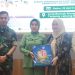 Bupati Tanjung Jabung Barat Anwar Sadat bersama Ketua TP-PKK Fadilah Sadat menyambut kunjungan kerja Danrem 042/Gapu Brigjen TNI Nyamin di Rumah Dinas Bupati. (Dok: Rudi)