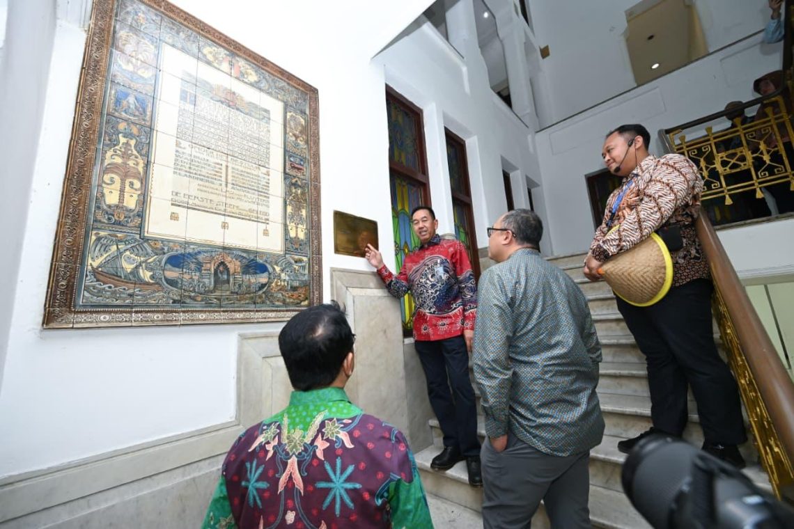 Menteri Kebudayaan RI Fadli Zon saat kunjungan kerja ke gedung milik Jasa Raharja di kawasan Kota Tua Jakarta, Rabu (2/4/2026), (Dok. Humas JR)