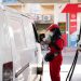 Petugas saat mengisi BBM kendaraan di salah satu SPBU Kota Jambi. (Dok: Pertamina Patra Niaga)