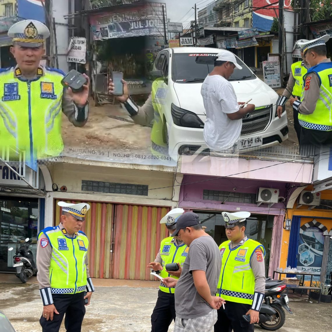 Petugas Ditlantas Polda Jambi menggunakan perangkat ETLE Handheld saat patroli hunting di kawasan Telanaipura, Kota Jambi, Selasa (14/4/2026). (Dok: Alpin)