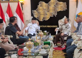 Al Haris menerima kunjungan kerja Asosiasi Pengusaha Hutan Indonesia dalam rangka memperkuat komitmen pencegahan kebakaran hutan dan lahan (karhutla) menghadapi ancaman El Nino, di Rumah Dinas Gubernur Jambi. (Dok: Rahmat)