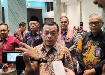 Gubernur Jambi Al Haris bersama jajaran direksi dan pemegang saham saat pelaksanaan RUPS-LB Bank Jambi di Gedung Mahligai 9. (Dok: Alpin)