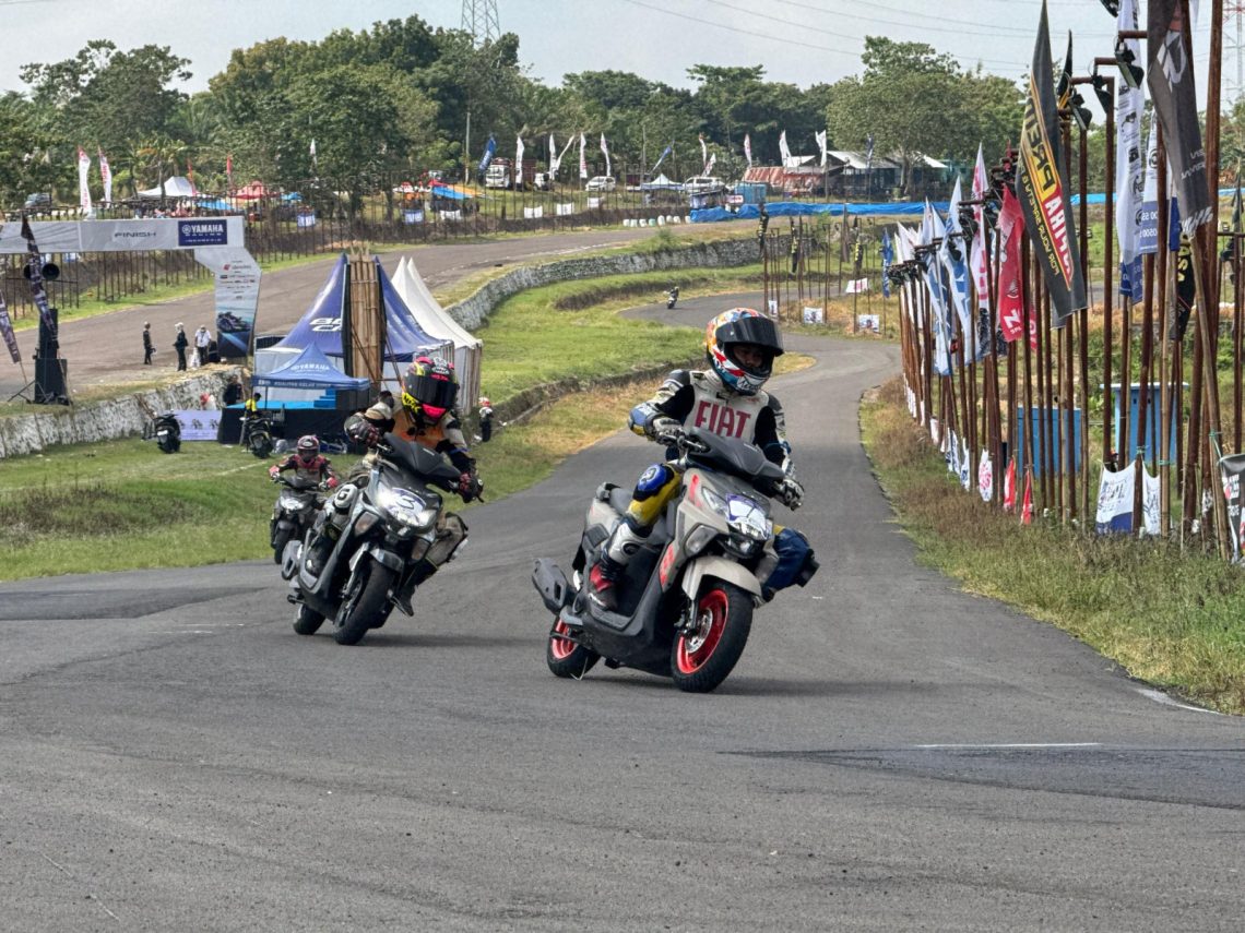 Sejumlah rider memacu Yamaha GEAR ULTIMA dalam ajang Endurance Race di Sirkuit Puncak Mario. (Dok: Yamaha DDS Jambi)
