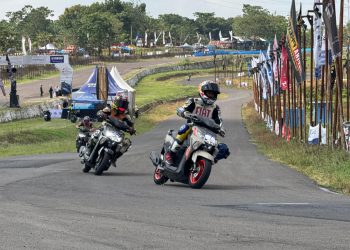 Sejumlah rider memacu Yamaha GEAR ULTIMA dalam ajang Endurance Race di Sirkuit Puncak Mario. (Dok: Yamaha DDS Jambi)