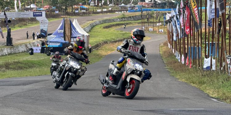 Sejumlah rider memacu Yamaha GEAR ULTIMA dalam ajang Endurance Race di Sirkuit Puncak Mario. (Dok: Yamaha DDS Jambi)