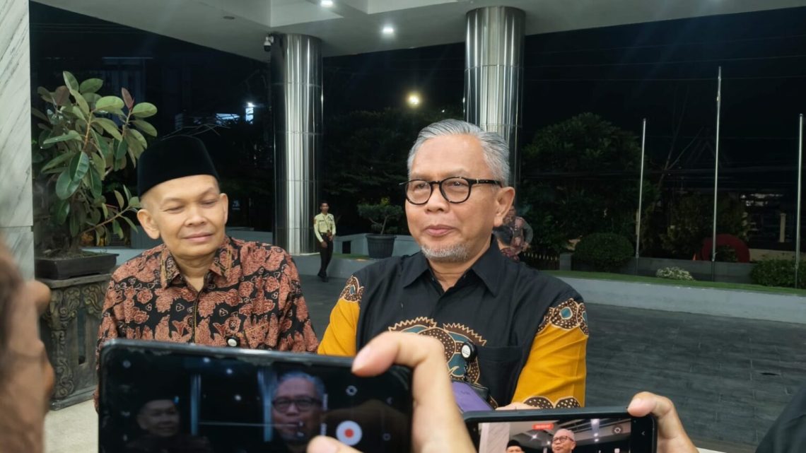 Direktur Utama Bank Jambi Khairul Suhairi menyampaikan perkembangan pemulihan layanan perbankan, termasuk penambahan ATM dan pengoperasian mesin CRM di wilayah Jambi. (DOk: Rudi)