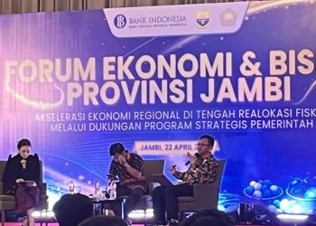 Kepala Perwakilan Bank Indonesia Provinsi Jambi, Tedy Arief Budiman, saat membuka Forum Ekonomi dan Bisnis Provinsi Jambi di Ballroom Swiss-Belhotel, Rabu (22/4/2026). (DOk: Alpin)