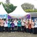 Ketua TP PKK Provinsi Jambi Hesnidar Haris saat membagikan sarapan bergizi kepada masyarakat dalam kegiatan Pojok Berkah di Sekretariat PKK Provinsi Jambi, Rabu (22/4/2026). (Dok: Rudi)