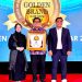 Perwakilan JNE menerima penghargaan Golden Brand of The Year 2026 dan Indonesia Digital Popular Brand Award 2026 dalam acara di Jakarta. (Dok: Humas JNE)