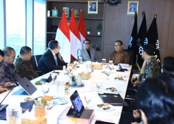 Pertemuan strategis Otoritas Jasa Keuangan bersama Kementerian Ekonomi Kreatif/Badan Ekonomi Kreatif membahas penguatan kolaborasi pengembangan inovasi keuangan digital berbasis Web3 di Kantor Ekraf, Jakarta. (Dok: OJK)