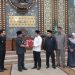 Wakil Ketua DPRD Kota Jambi Muhammad Yasier memimpin rapat paripurna penyampaian rekomendasi LKPJ 2025 di Ruang Swarna Bumi. (Dok: Rahmat)