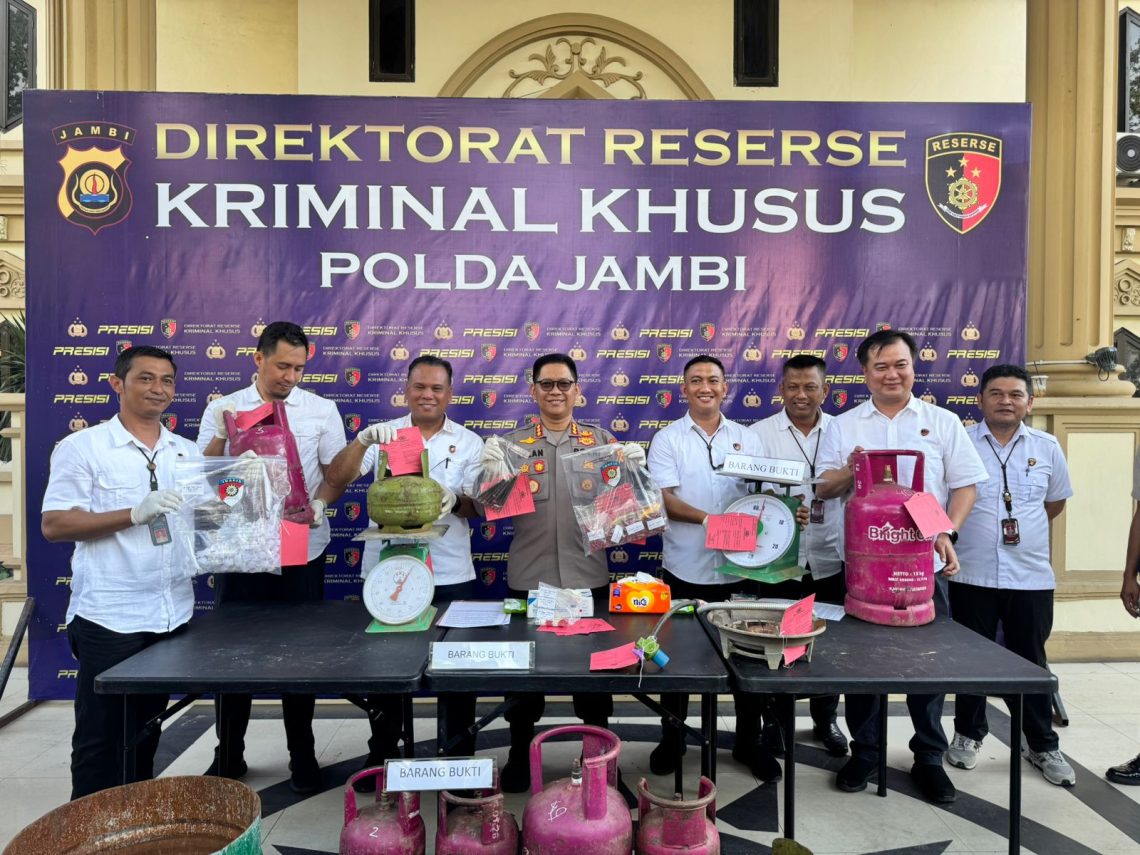 Konferensi pers Ditreskrimsus Polda Jambi terkait pengungkapan kasus penyalahgunaan gas LPG subsidi di Polda Jambi, Rabu (22/4/2026). (Dok: Alpin)