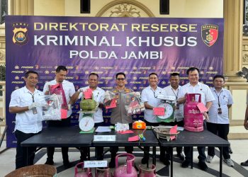 Konferensi pers Ditreskrimsus Polda Jambi terkait pengungkapan kasus penyalahgunaan gas LPG subsidi di Polda Jambi, Rabu (22/4/2026). (Dok: Alpin)