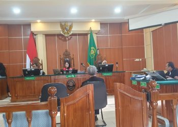Ahli hukum perbankan dari Universitas Gadjah Mada, Prof. Dr. Nindyo Pramono, memberikan keterangan dalam sidang lanjutan kasus dugaan korupsi kredit PT PAL di Pengadilan Tipikor Jambi, Rabu (22/4/2026). (Dok: Rudi)