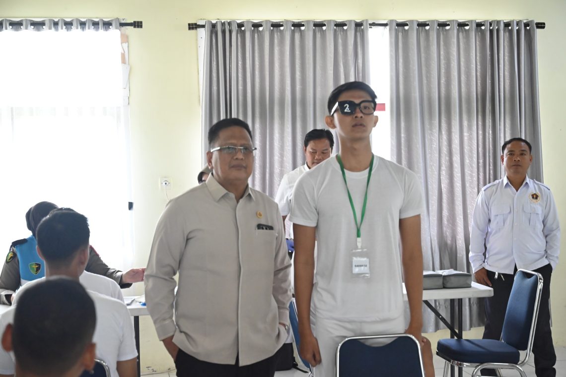 Kompolnas bersama jajaran Polda Jambi melakukan pengawasan langsung proses Seleksi Penerimaan Terpadu Anggota Polri Tahun Anggaran 2026 di Asrama Haji Kota Baru. (Dok: Alpin)