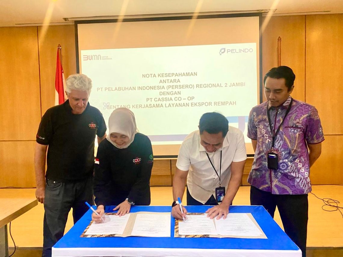 Penandatanganan kerja sama antara Pelindo Regional 2 Jambi dan Cassia Co-Op untuk mendorong ekspor kayu manis Kerinci melalui Pelabuhan Talang Duku ke pasar global. (Dok: Rudi)