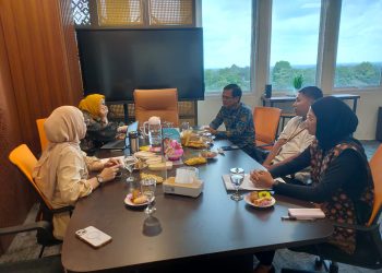 Perwakilan Ombudsman RI Provinsi Jambi saat melakukan pemantauan pelaksanaan UTBK SNBT di Universitas Jambi. (Dok: Rahmat)